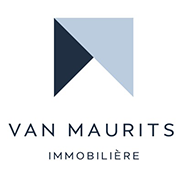 Notre agence vous propose en exclusivité une opportunité exceptionnelle.  
Reprenez un très beau restaurant récemment rénové, situé à Luxembourg ville. L'établissement combine un emplacement stratégique et une belle capacité d'accueil.  

Le restaurant dispose d'une capacité d'environ 50 couverts dans un cadre chic et convivial.  
Il dispose également d'une belle terrasse extérieure, représentant un atout pour attirer la clientèle.  

Prix de vente: 240.000€  
Loyer mensuel: 5.700€  

Revenus complémentaires: plusieurs appartements sont loués, générant ainsi une source de revenus supplémentaires.  

Dossier sur demande  

Contact:  
Philippe Mélard  
+352 661 405 446  
philippe@vanmaurits.lu